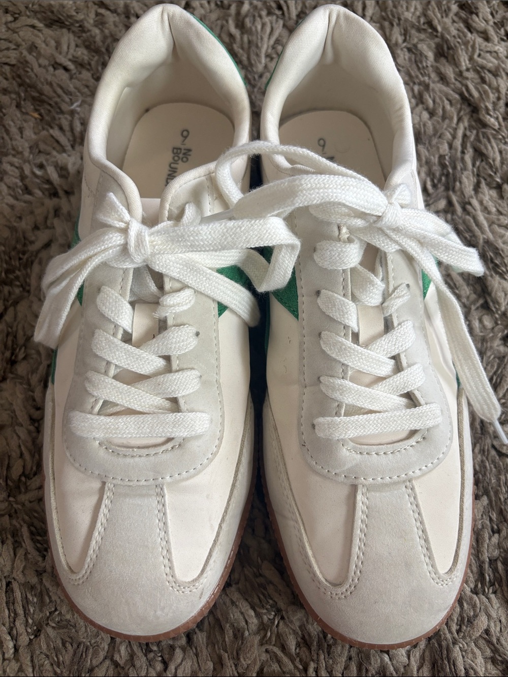 No Boundaries White and Green Low-Top Sneakers - Picture 5 of 10